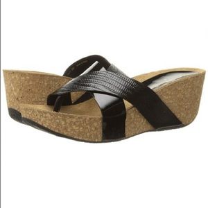 Donald J. Pliner Embossed Lizard wedges